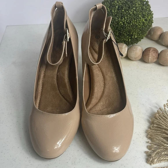 Giani Bernini Women's Valentinaa Memory Foam Ankle Strap Block Heel Pumps.8.5 - Picture 3 of 11